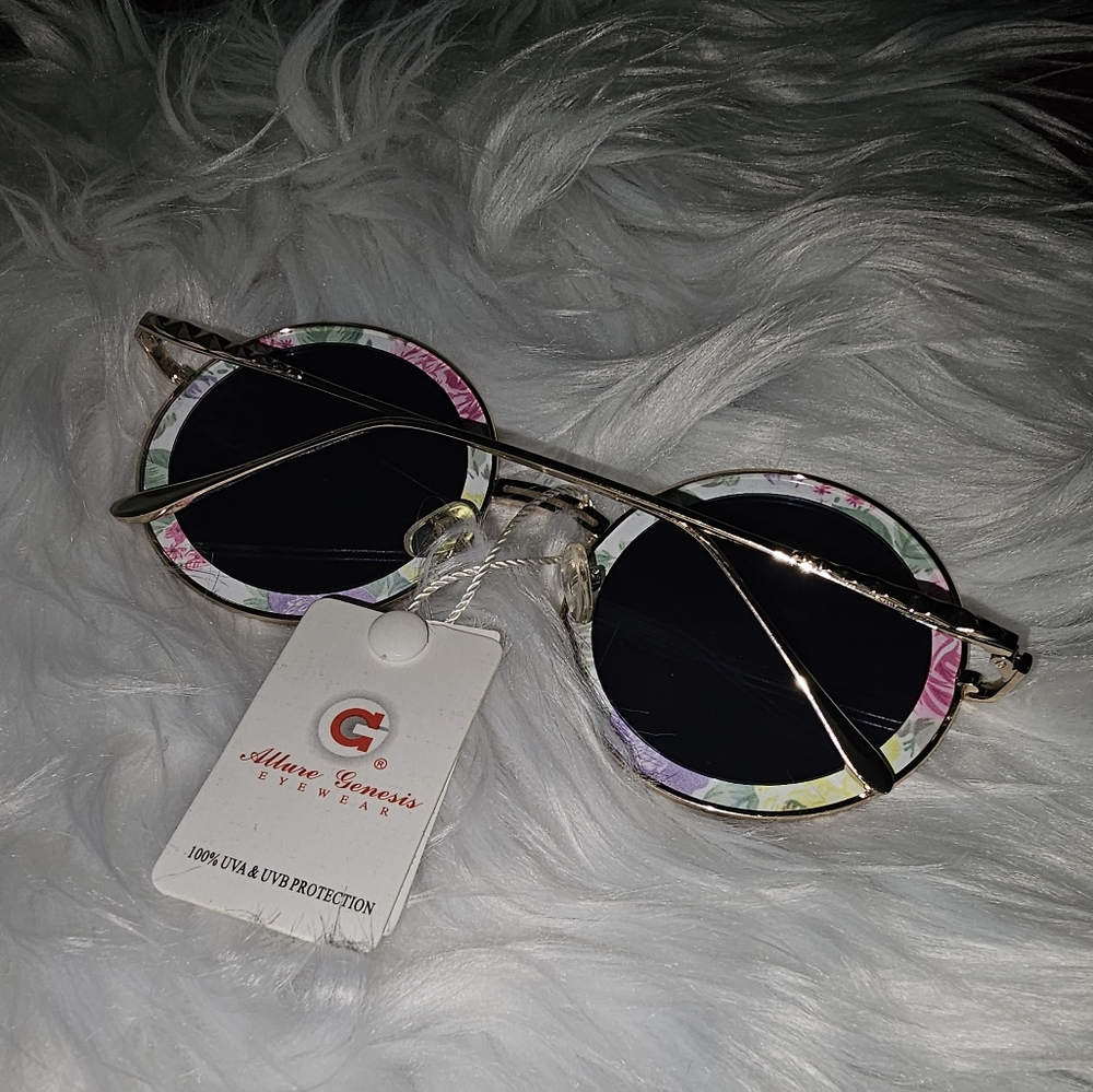 Sunglasses - Picture 3 of 3